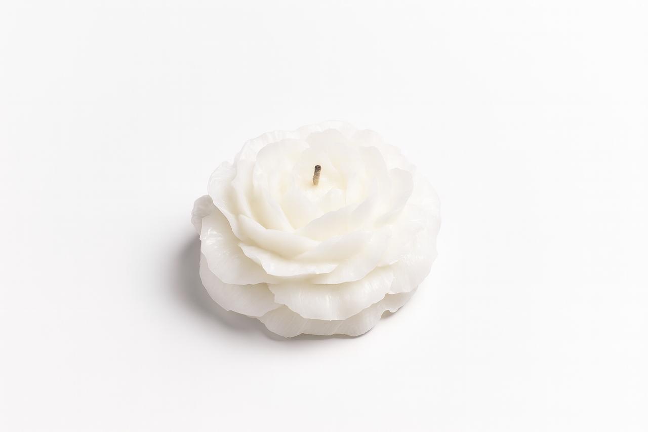 Delicate White Rose Shaped Scented Candle